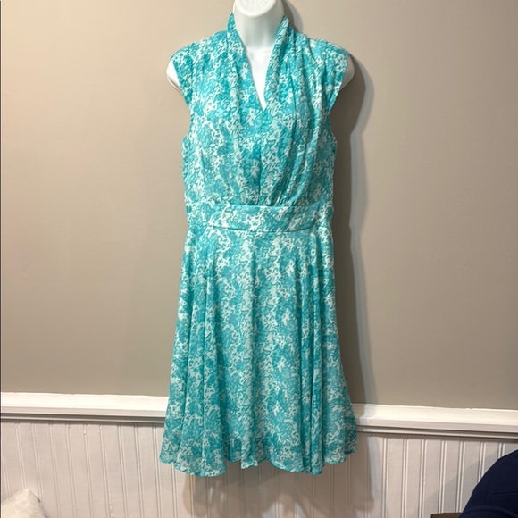 Elegant Turquoise Sleeveless Dress - Picture 1 of 4